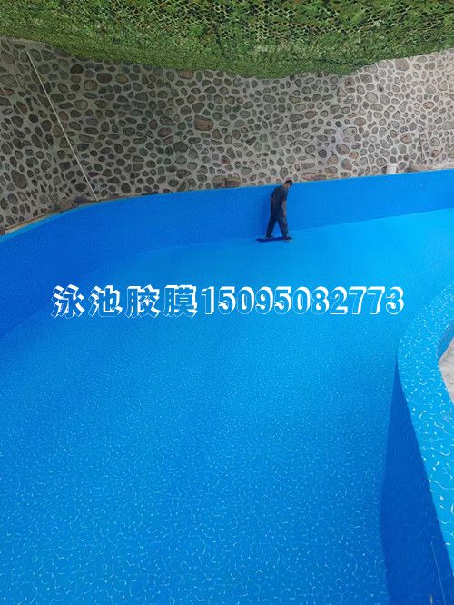 馬上入冬室外泳池膠膜場(chǎng)地應如何維護